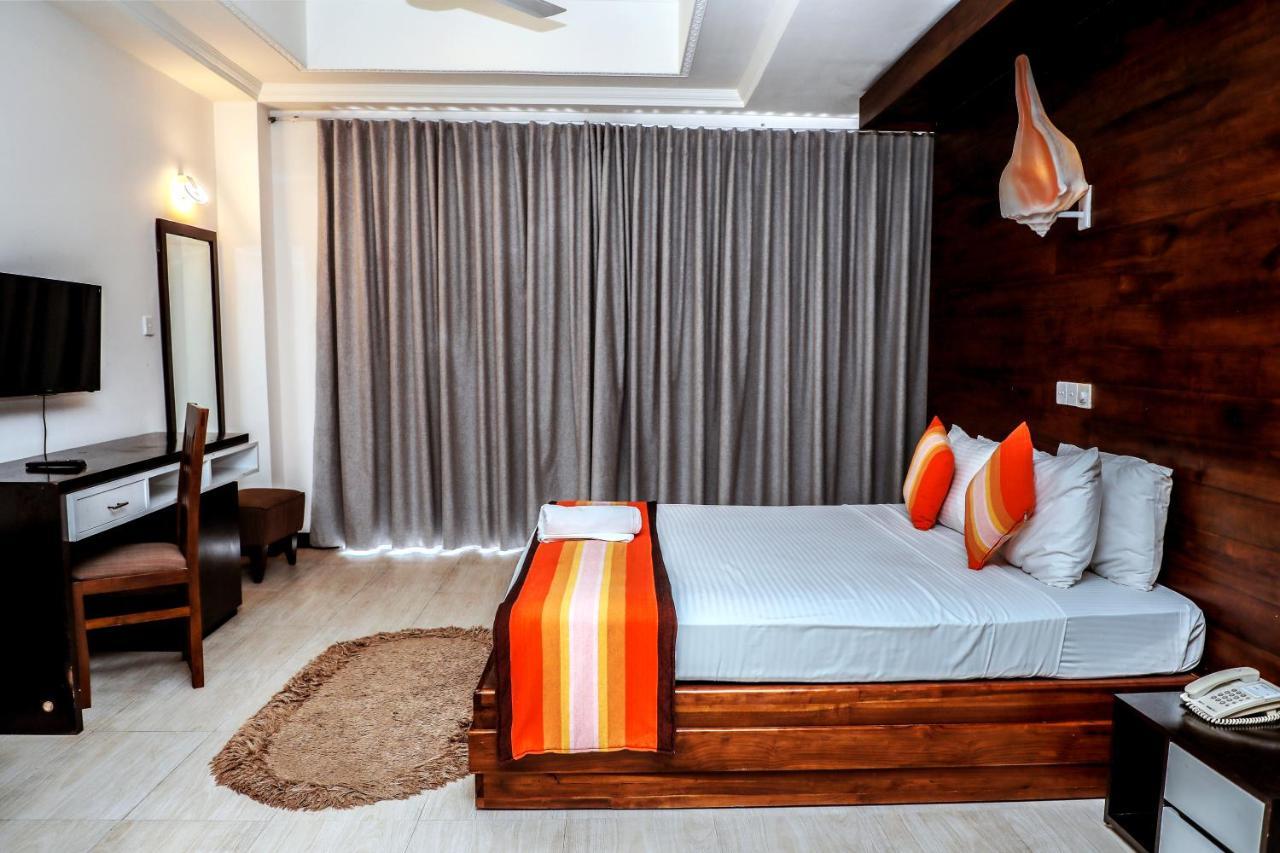 Hotel The Valampuri Jaffna Esterno foto