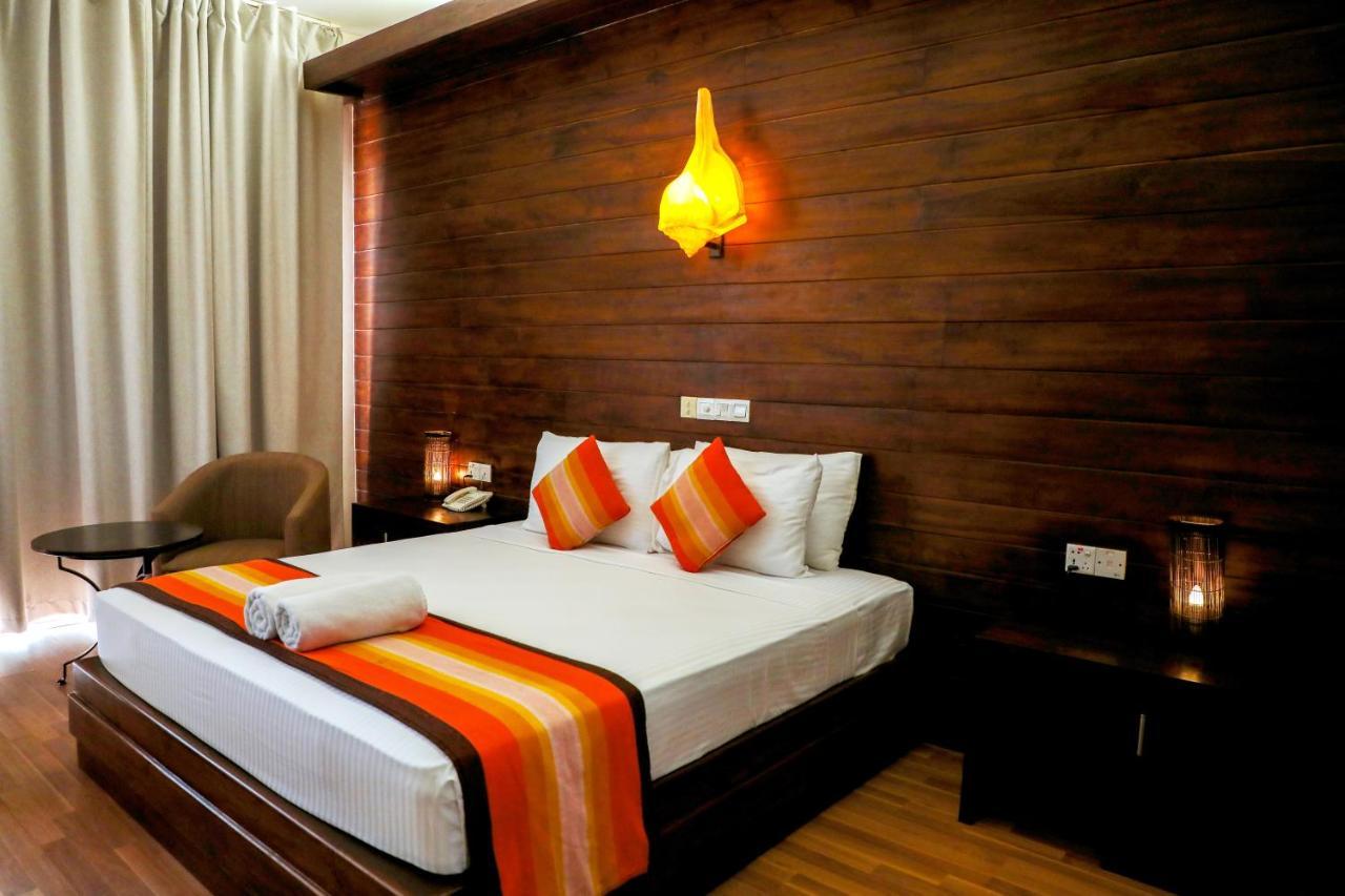 Hotel The Valampuri Jaffna Esterno foto